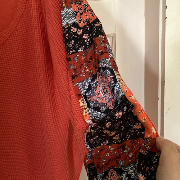 Ladies Long Sleeve V Neck Waffle Knit Top - Picture 3 of 13